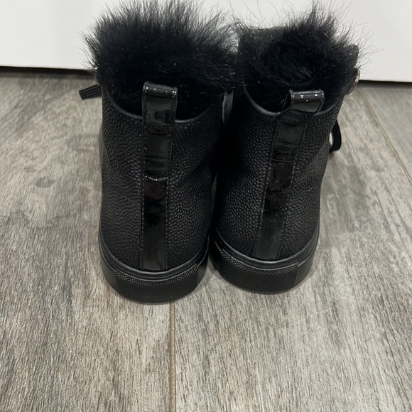 Moncler lace up booties with fur tongue. - Picture 5 of 10